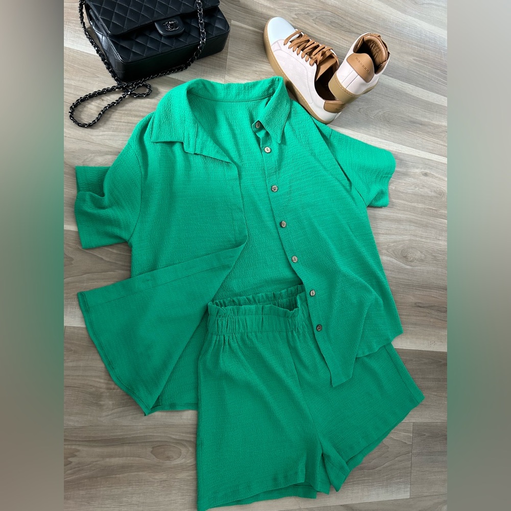 💚2 pieces set (shirt and shorts)